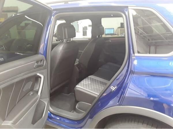 Volkswagen Tiguan 2.0 TSI DSG R-LINE 4M AHK STANDHEIZUNG WINTERRÄDER