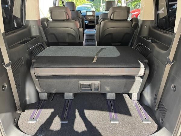 Hyundai STARIA 7-S. MY25 Hybrid 1.6 T 225PS 6-AT SIGNATURE, Pano