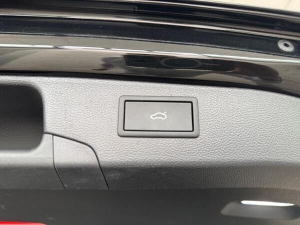 Volkswagen Passat Variant R-Line 1,5 l eHybrid 360°KAM*MASSAGE*MATRIX*KEYLESS