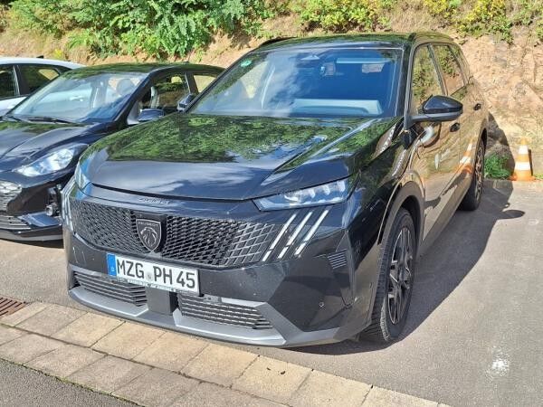 Peugeot 5008 GT - Hybrid - 145 PS + Winter-Paket + Drive Assist Plus - Vorführwagen