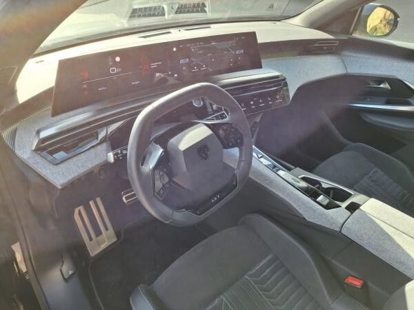 Peugeot 5008 GT - Hybrid - 145 PS + Winter-Paket + Drive Assist Plus - Vorführwagen