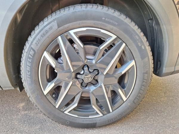 Peugeot 5008 GT - Hybrid - 145 PS + Winter-Paket + Drive Assist Plus - Vorführwagen