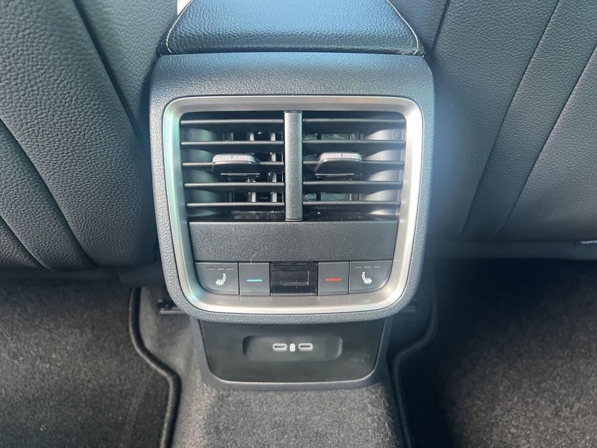 Skoda Octavia Combi Tour 2.0 TDI DSG AHK LED NAVI DAB