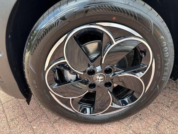 Alfa Romeo Junior Ibrida SPECIALE -Panoramadach  Technologie-Sport-Paket