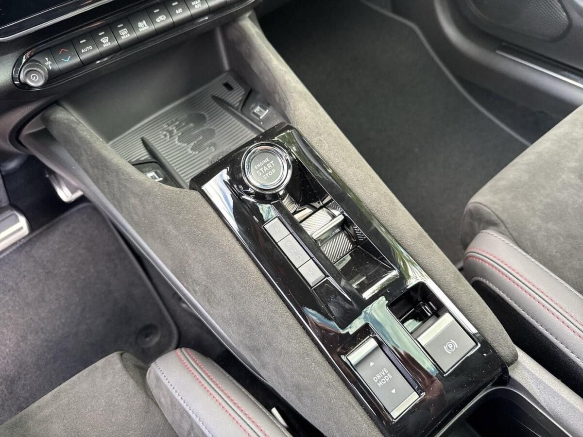 Alfa Romeo Junior Ibrida SPECIALE -Panoramadach  Technologie-Sport-Paket