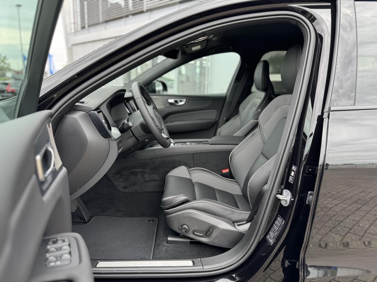 Volvo XC60 T6 AWD PLUS BLACK EDITION - sofort lief. -
