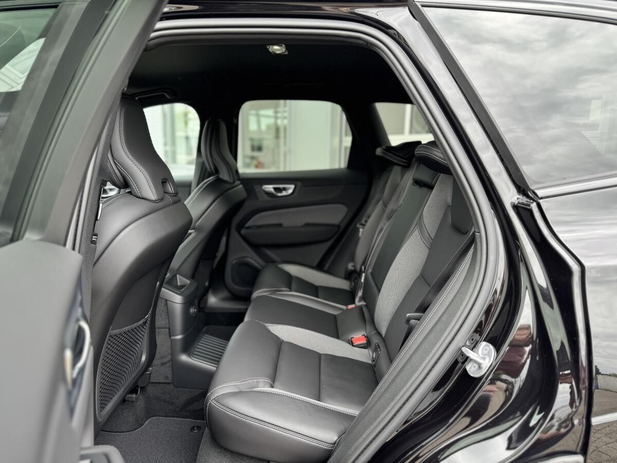 Volvo XC60 T6 AWD PLUS BLACK EDITION - sofort lief. -