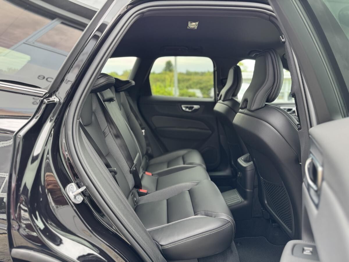 Volvo XC60 T6 AWD PLUS BLACK EDITION - sofort lief. -