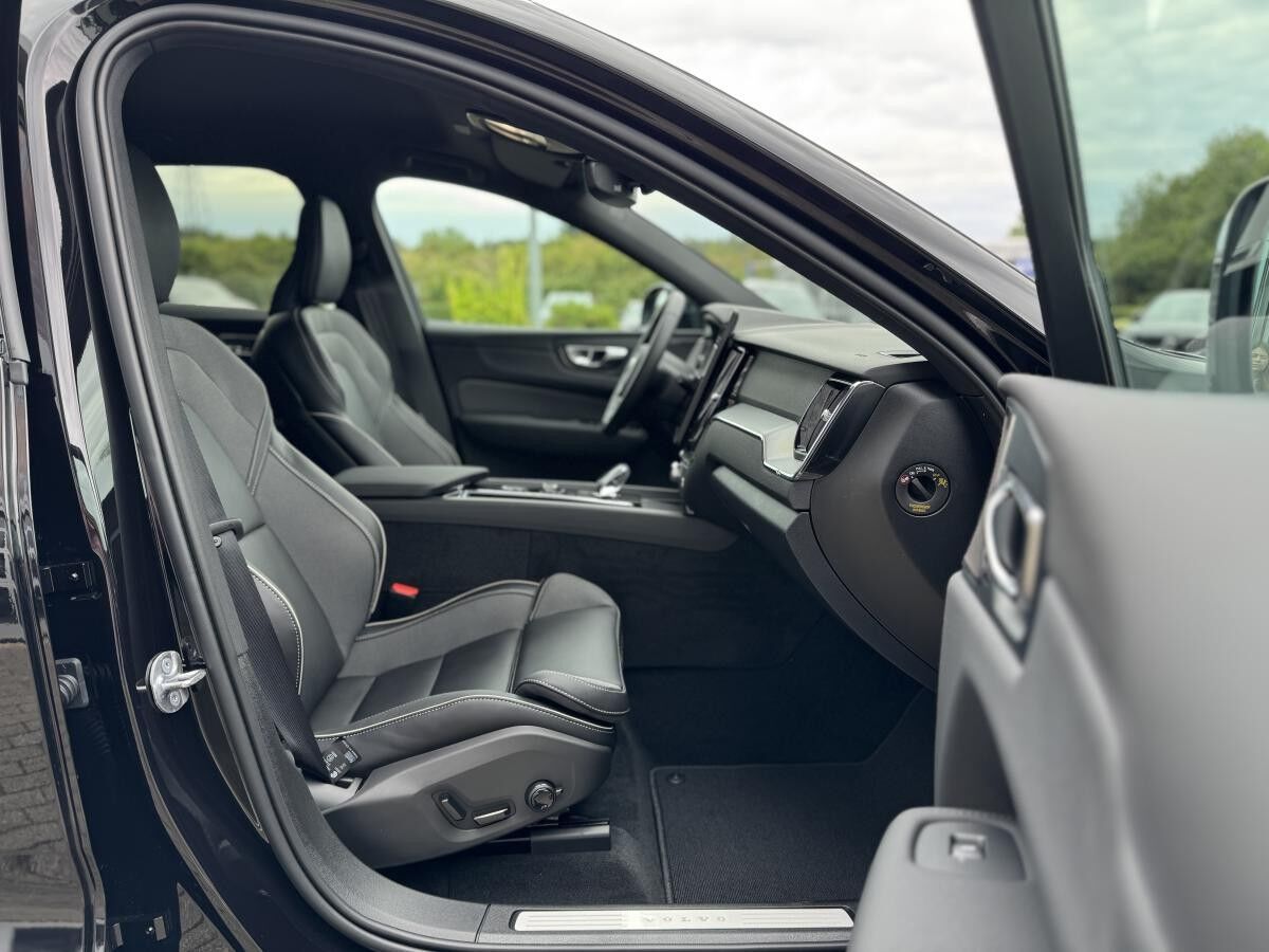 Volvo XC60 T6 AWD PLUS BLACK EDITION - sofort lief. -