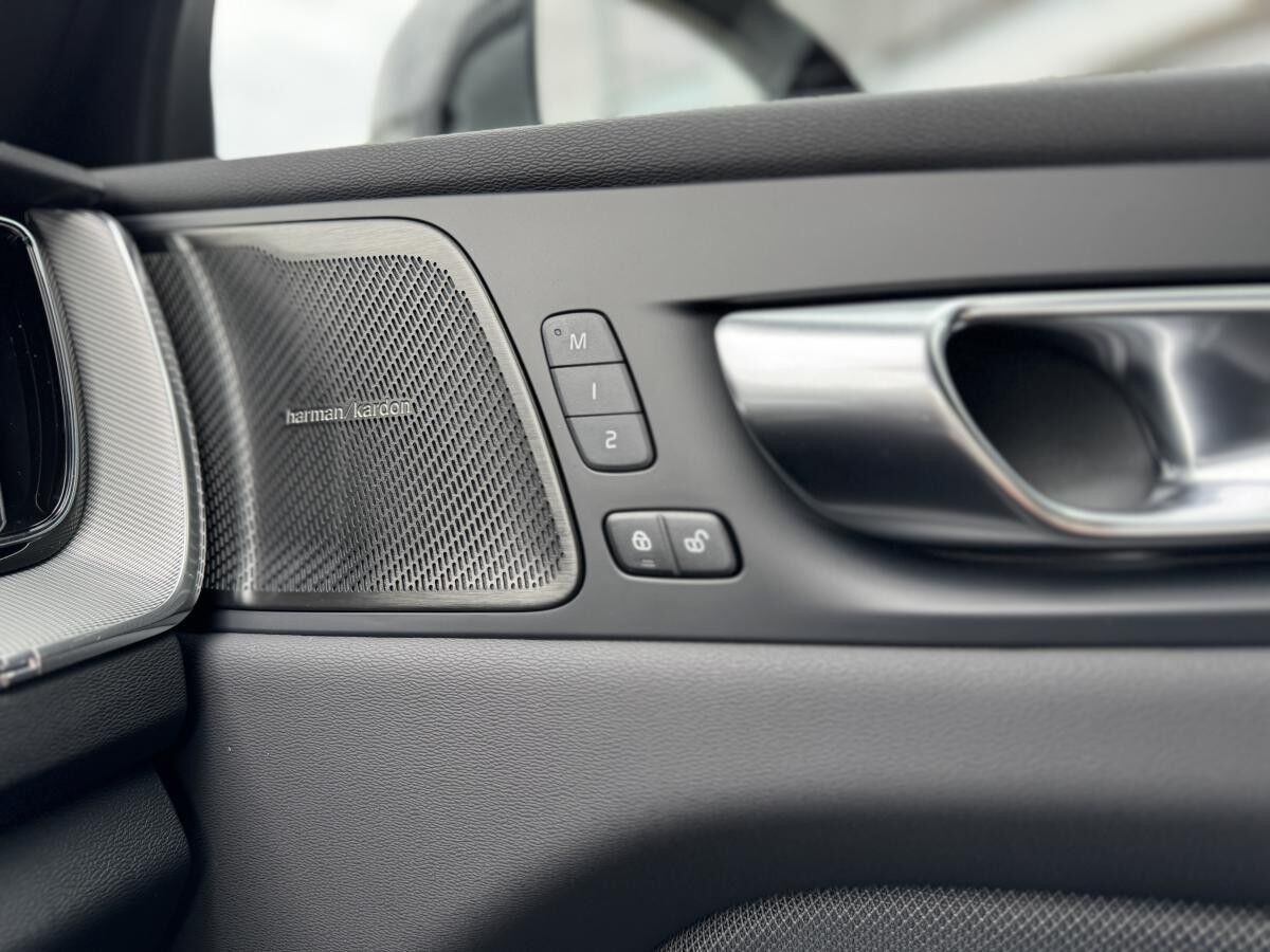 Volvo XC60 T6 AWD PLUS BLACK EDITION - sofort lief. -