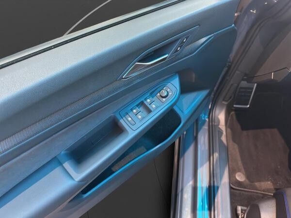 Volkswagen Golf VIII 1.5 eTSI DSG R-Line | PANO | LED |