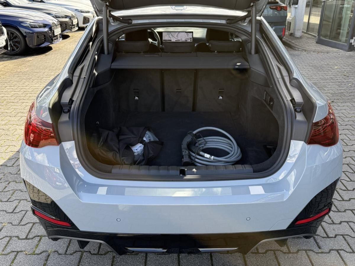 BMW i4 xDrive40 M Sport //Stop&Go AHK FACELIFT