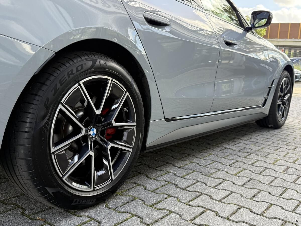 BMW i4 xDrive40 M Sport //Stop&Go AHK FACELIFT