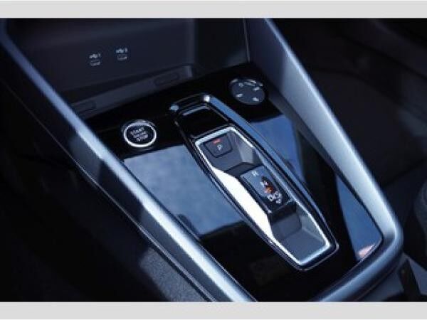 Audi A3 Sportback 30 TFSI S tronic Navi Einparkhilfe Smartphone