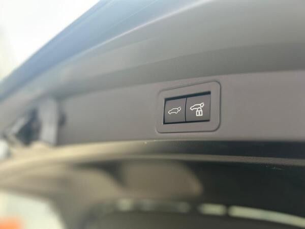 Toyota Corolla Teamplayer 1,8 l TS Navi ACC SHZ 1,99% el. Heck
