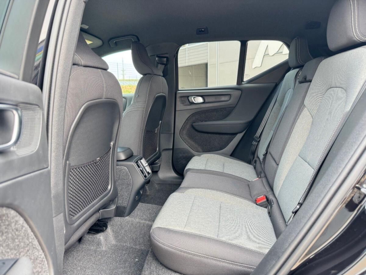 Volvo XC40 B3 Geartr. PLUS BLACK EDITION - sofort lief