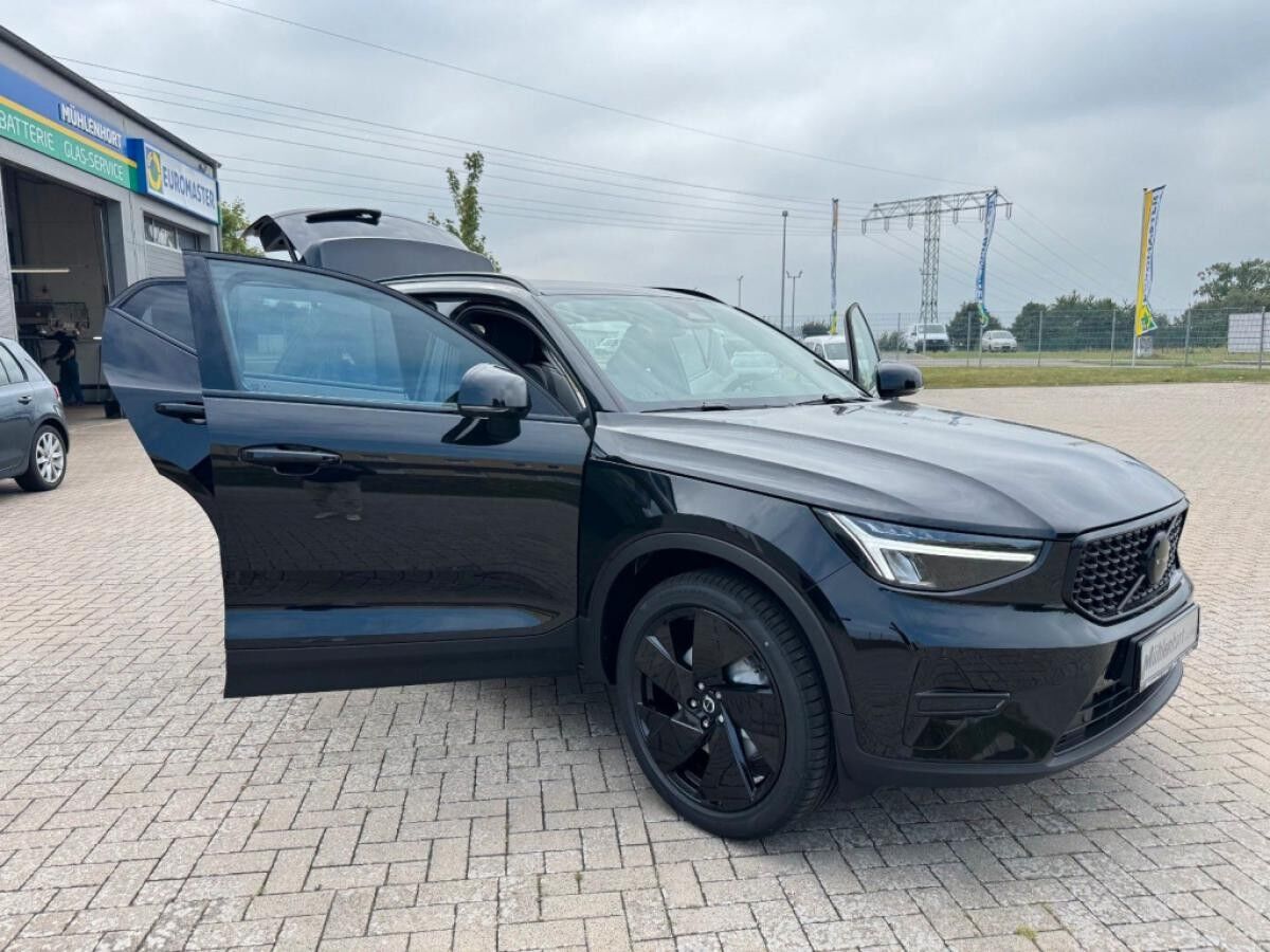 Volvo XC40 B3 Geartr. PLUS BLACK EDITION - sofort lief