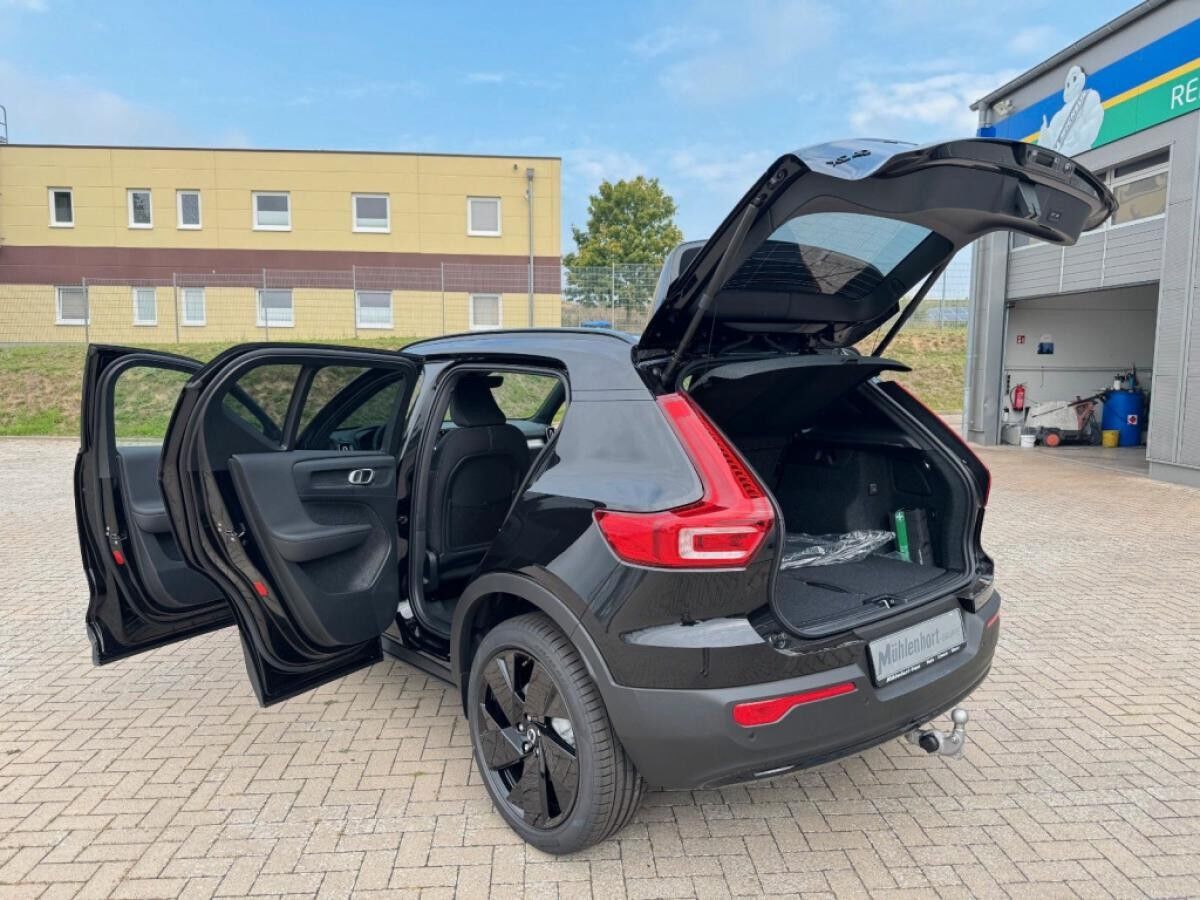 Volvo XC40 B3 Geartr. PLUS BLACK EDITION - sofort lief
