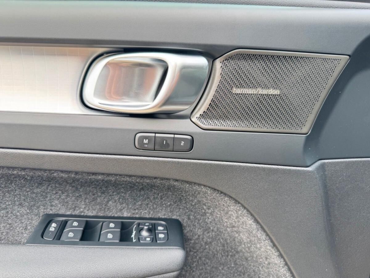 Volvo XC40 B3 Geartr. PLUS BLACK EDITION - sofort lief