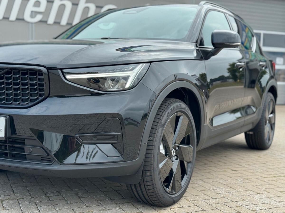 Volvo XC40 B3 Geartr. PLUS BLACK EDITION - sofort lief