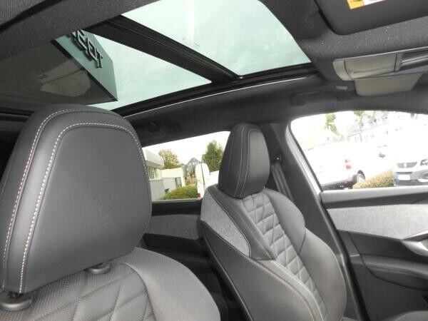 Peugeot 5008 NEW GT MILD HYBRID 136 e-DSC6 7Sitze *SOFORT LIEFERBAR*