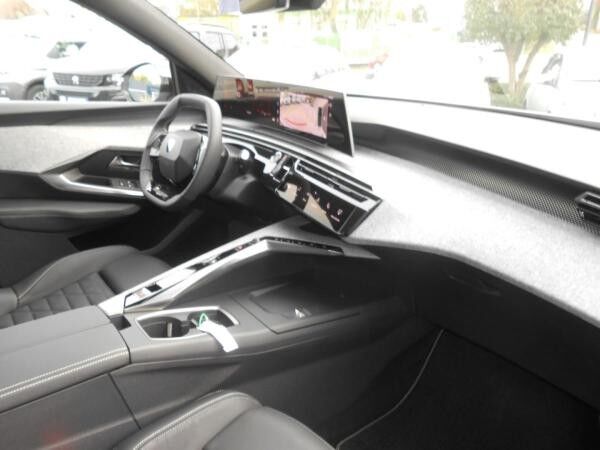 Peugeot 5008 NEW GT MILD HYBRID 136 e-DSC6 7Sitze *SOFORT LIEFERBAR*