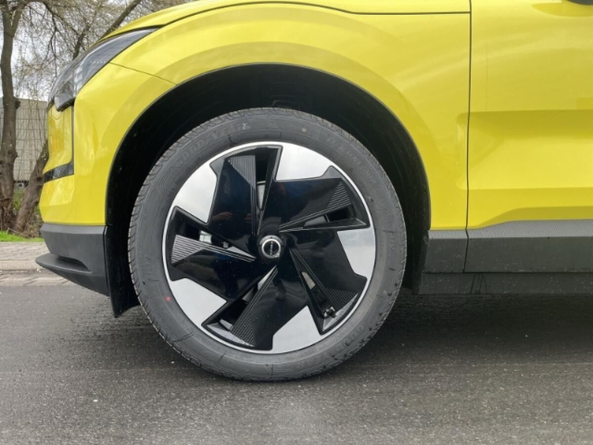 Volvo EX30 Single Motor Extended Range Plus *sofort verfügbar!!*