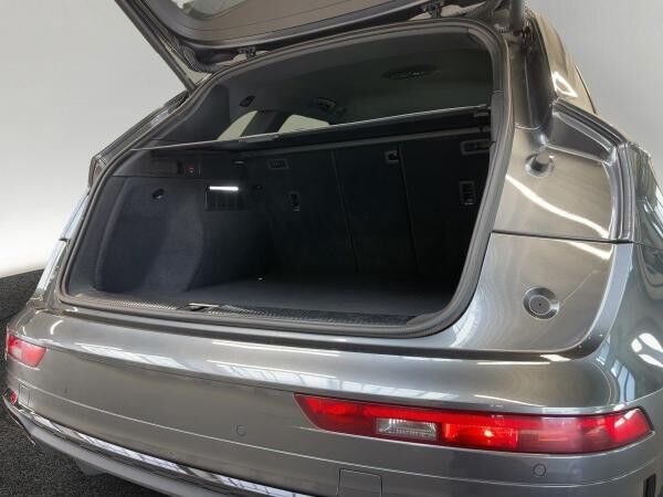 Audi Q5 S line 40 TDI quattro LED virtual AHK Navi LED