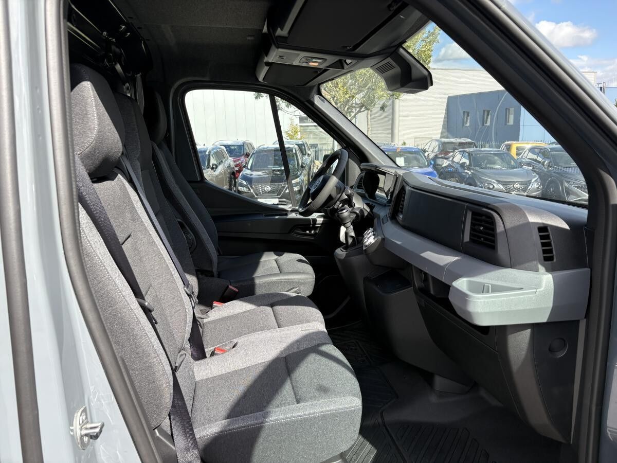 Nissan Interstar Kasten MJ25 N-CONNECTA Frontantrieb L3H2 3,5 t dCi 170