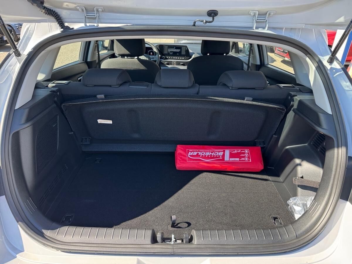 Hyundai i20 FL (MY25) 1.0 Benzin (100 PS) 6-MT 2WD TREND + BOSE