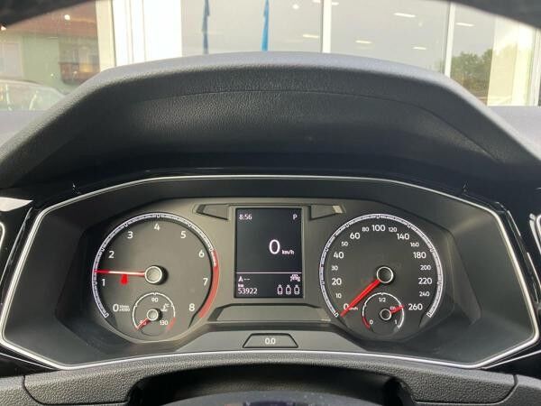 Volkswagen T-Roc sport 1.5 TSI DSG / Navi, AHK, LED, RFK