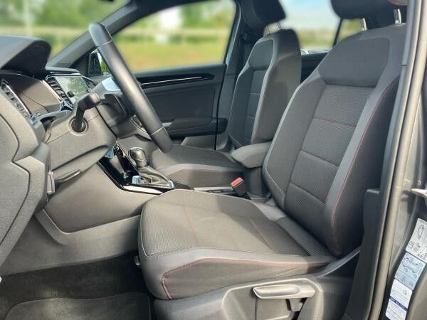 Volkswagen T-Roc sport 1.5 TSI DSG / Navi, AHK, LED, RFK