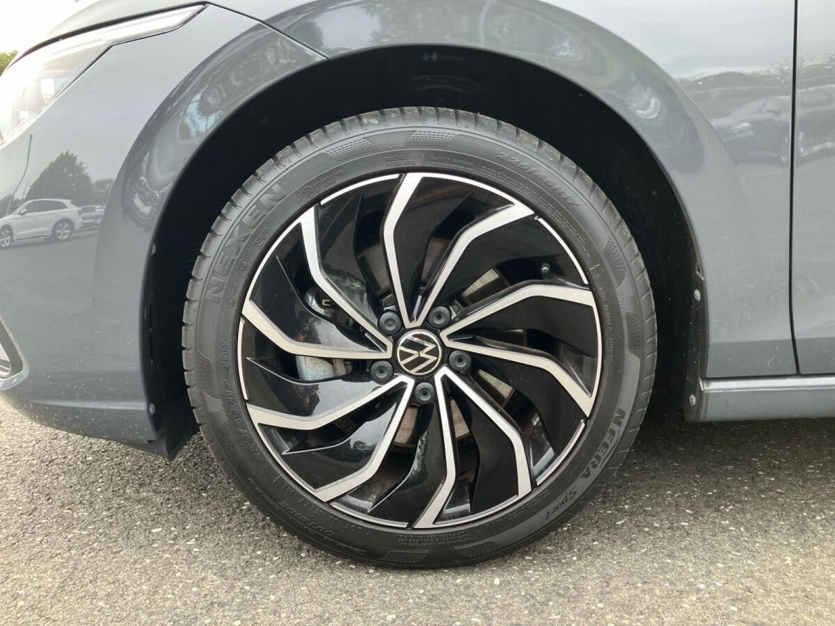 Volkswagen Golf VIII Style 2.0TSI DSG/ Navi, App, LED+, ACC