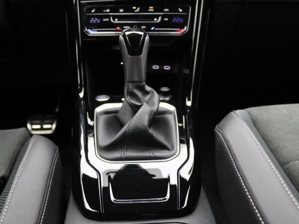 Volkswagen T-Roc R-Line 1.5 TSI DSG/ Matrix, ACC, RFK, Navi