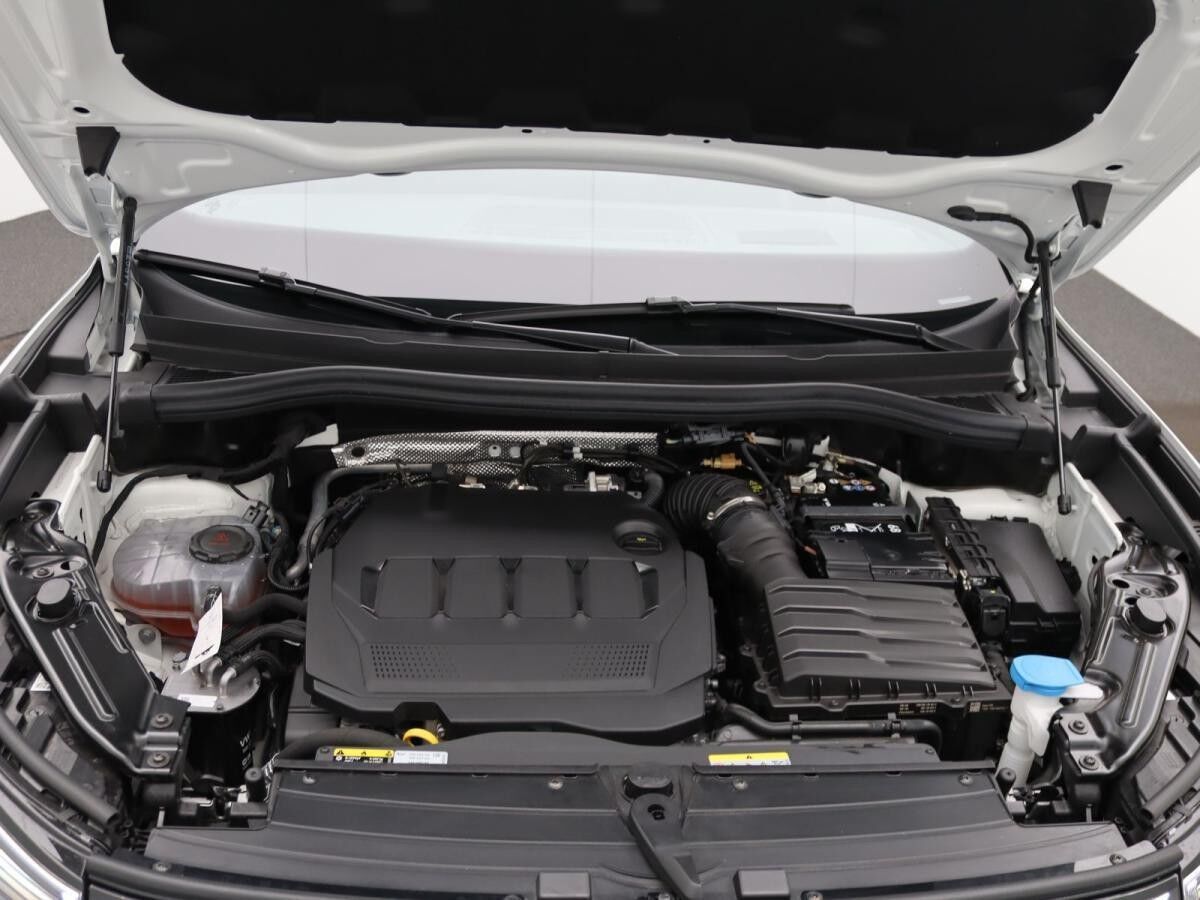 Volkswagen Tiguan R-Line 2.0 TDI 4M DSG / Pano, AHK, LED+