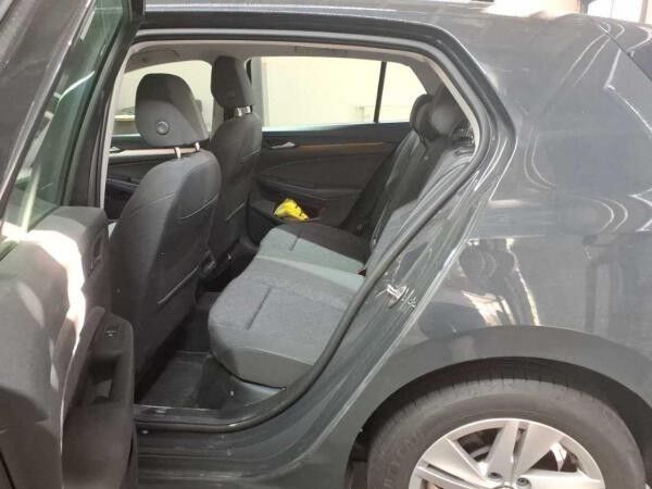 Volkswagen Golf Life 2.0 TDI DSG / Navi, App, LED, ACC, SHZ