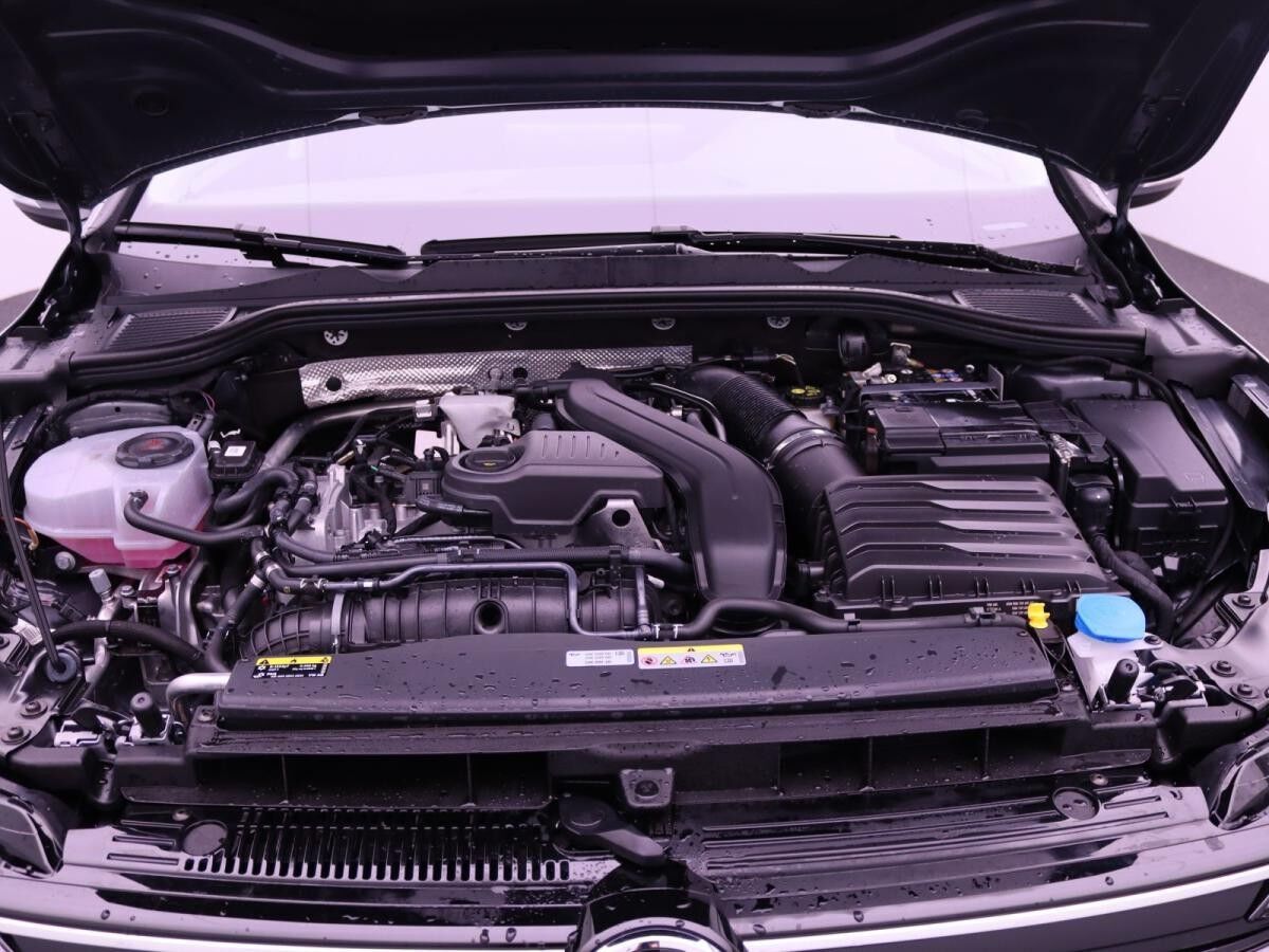 Volkswagen Golf VIII Life 1.5 eTSI DSG / App, ACC, LED, SHZ