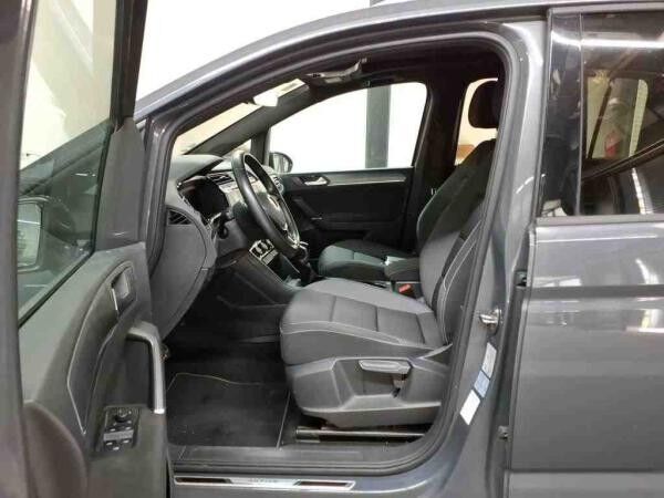 Volkswagen Touran Active 2.0 TDI / 7-Sitze, Pano, AHK, LED