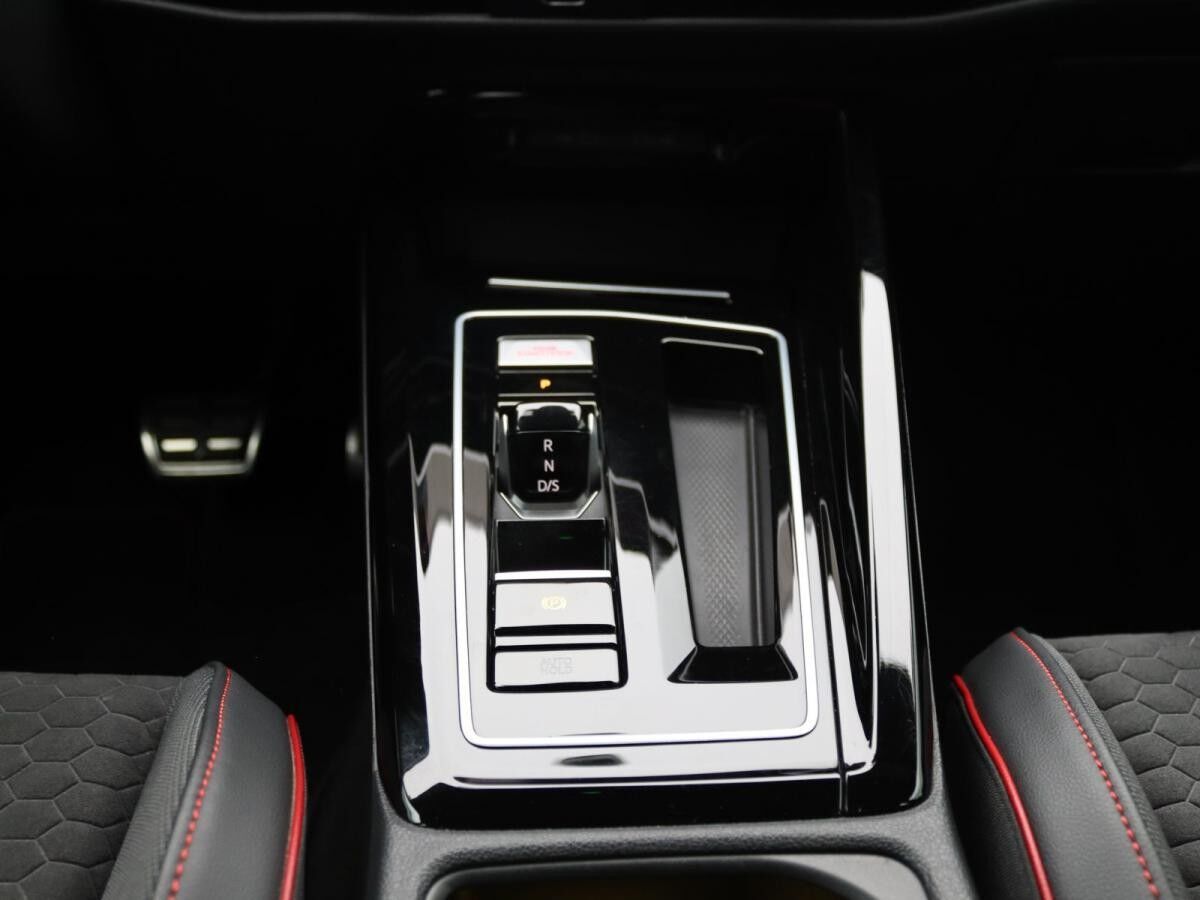 Volkswagen Golf GTI Clubsport VIII 2.0 TSI DSG / Navi, LED+