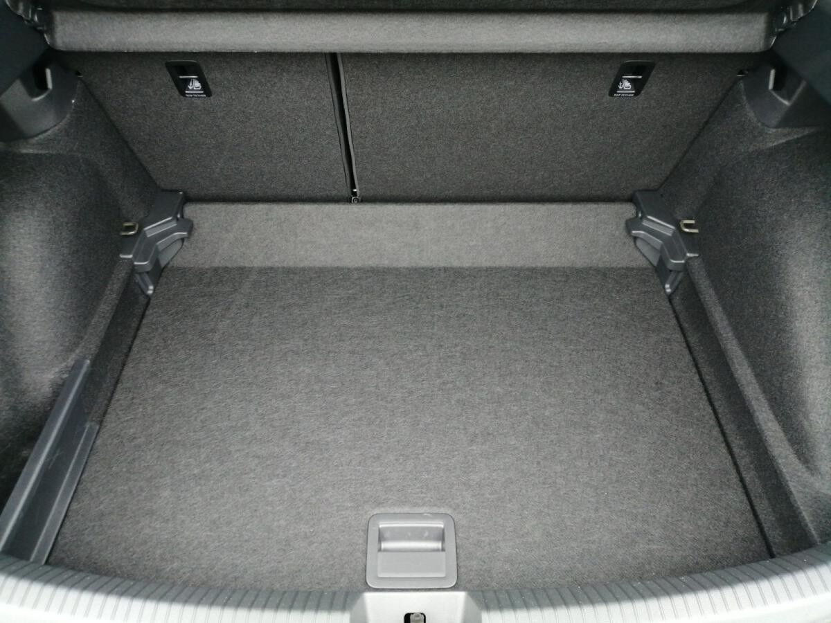 Volkswagen Taigo R-Line 1.5 TSI DSG/ Pano, Matrix, ACC, AHK