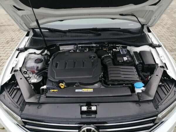 Volkswagen Passat Variant Business 2.0 TDI DSG / Navi, LED