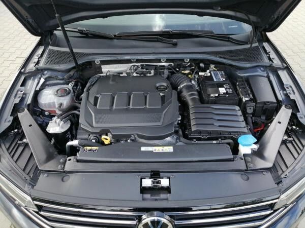 Volkswagen Passat Variant Business 2.0 TDI DSG / Navi, LED