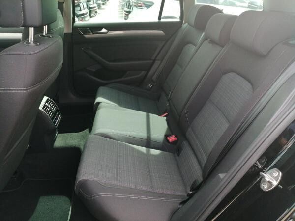 Volkswagen Passat Variant Business 2.0 TDI DSG / Navi, LED