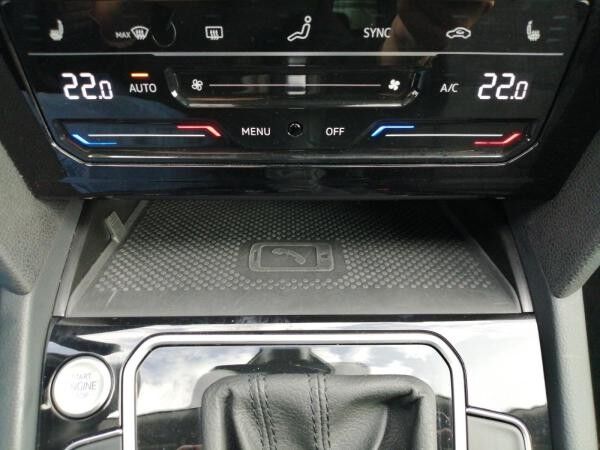 Volkswagen Passat Variant Business 2.0 TDI DSG / Navi, LED