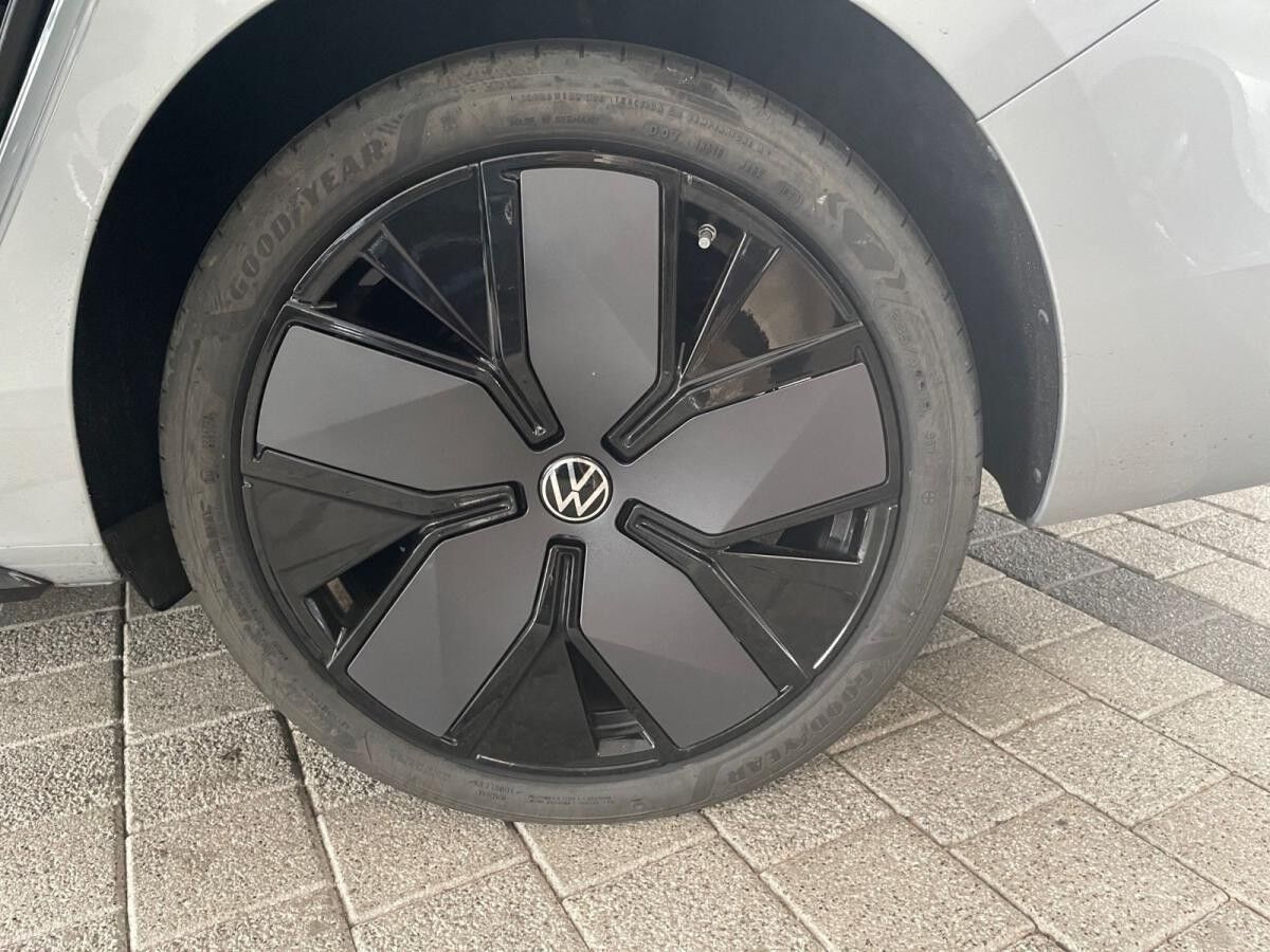 Volkswagen Passat Variant 1.5 eHybrid R-Line Navi*AHK*360°KAM*MATRIX
