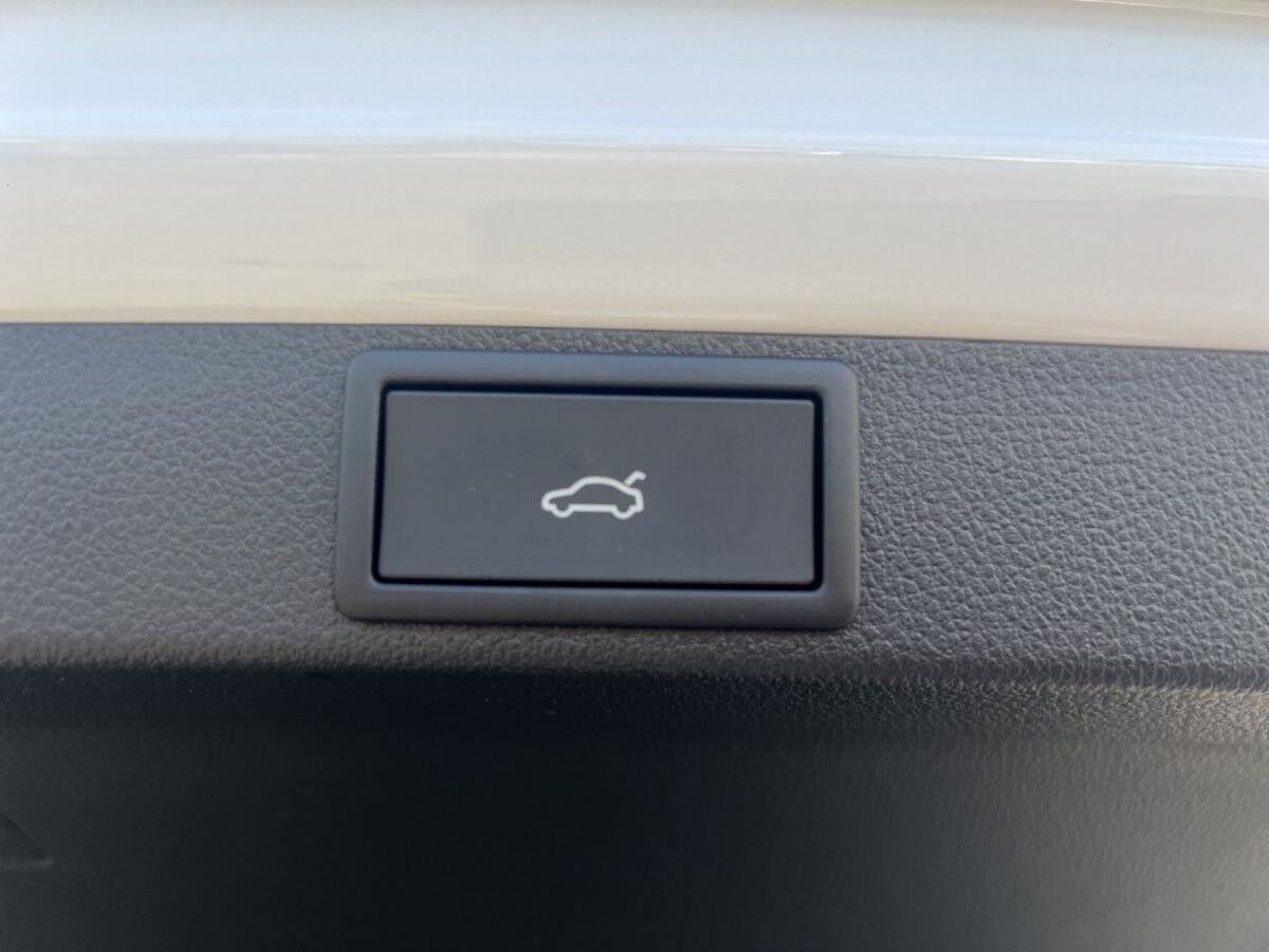 Skoda Octavia Combi Sportline 2.0 TDI DSG NAVI LED AHK