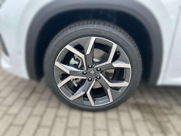 Skoda Kodiaq 2.0 TSI DSG 4x4 Sportline +AHK+ACC+HEAD-UP+MATRIX+PANO+