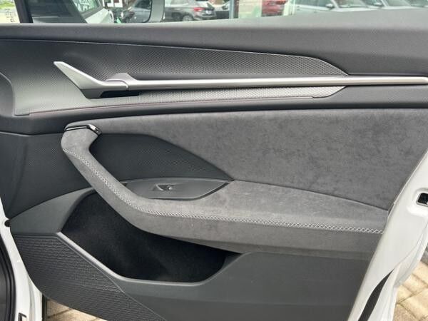 Skoda Kodiaq 2.0 TSI DSG 4x4 Sportline +AHK+ACC+HEAD-UP+MATRIX+PANO+