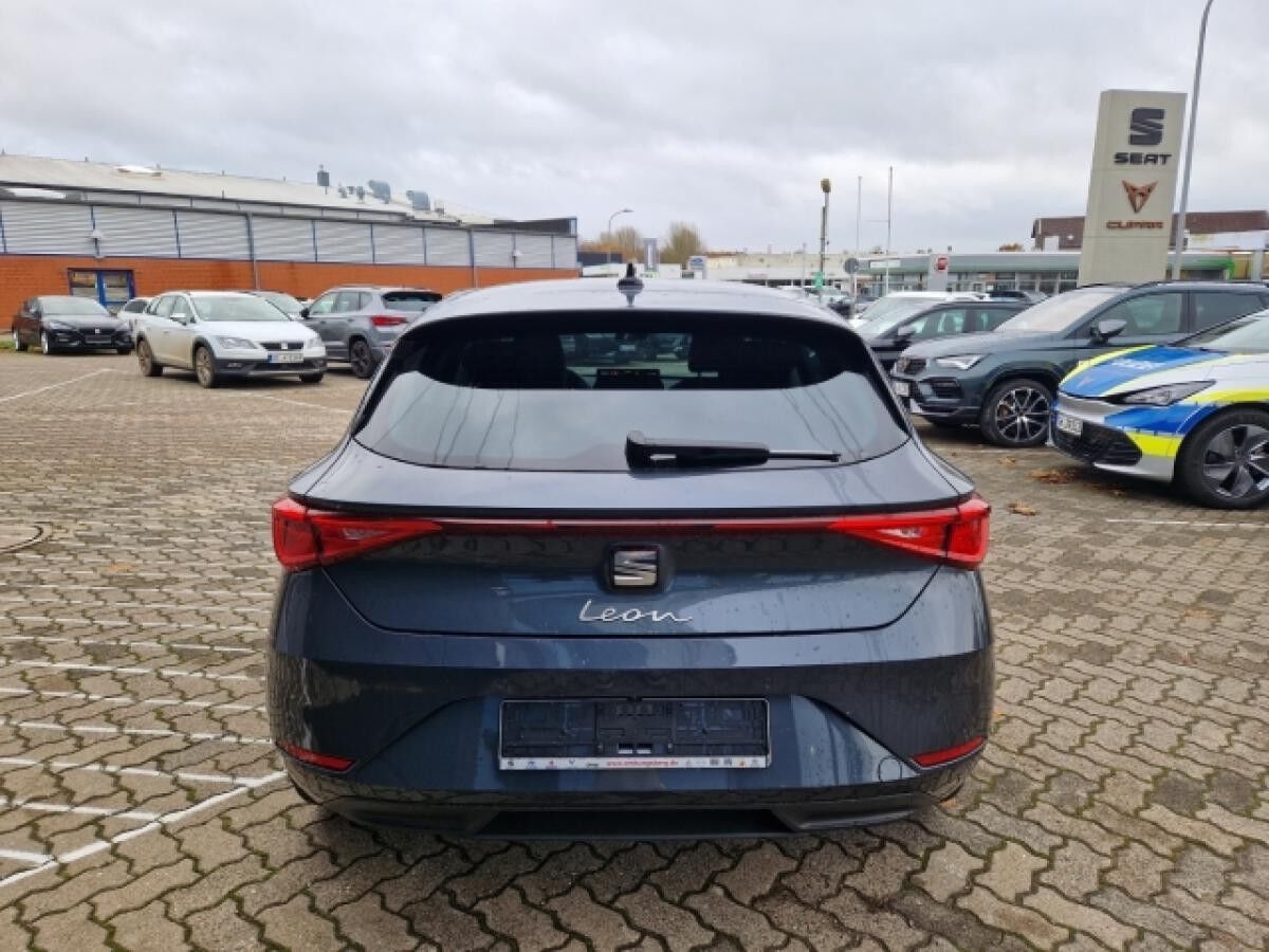 Seat Leon 1.5 eTSI DSG Style Edition Navi LED Klimaautom DAB SHZ Spurhalteass. Rückfahrkam.