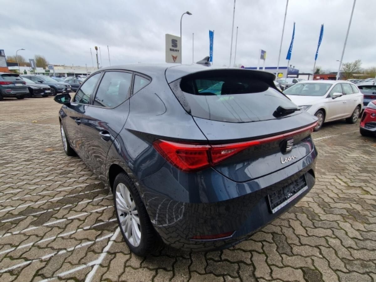 Seat Leon 1.5 eTSI DSG Style Edition Navi LED Klimaautom DAB SHZ Spurhalteass. Rückfahrkam.
